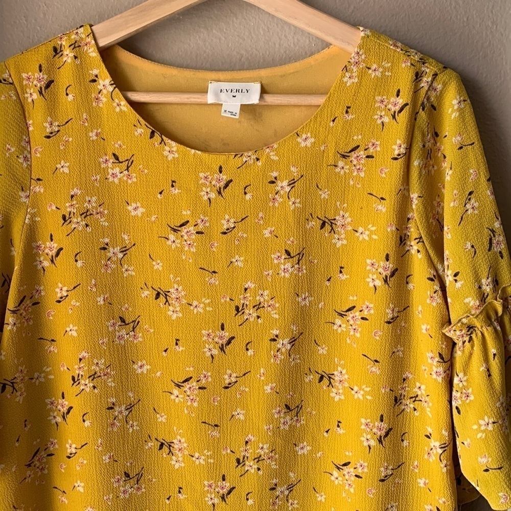 EVERLY Yellow Floral Ruffle Sleeve Scoop Neck Blouse